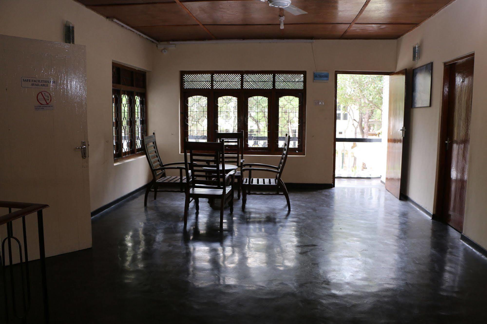 Hotel French Garden Tourist Rest Anuradhápura Exteriér fotografie