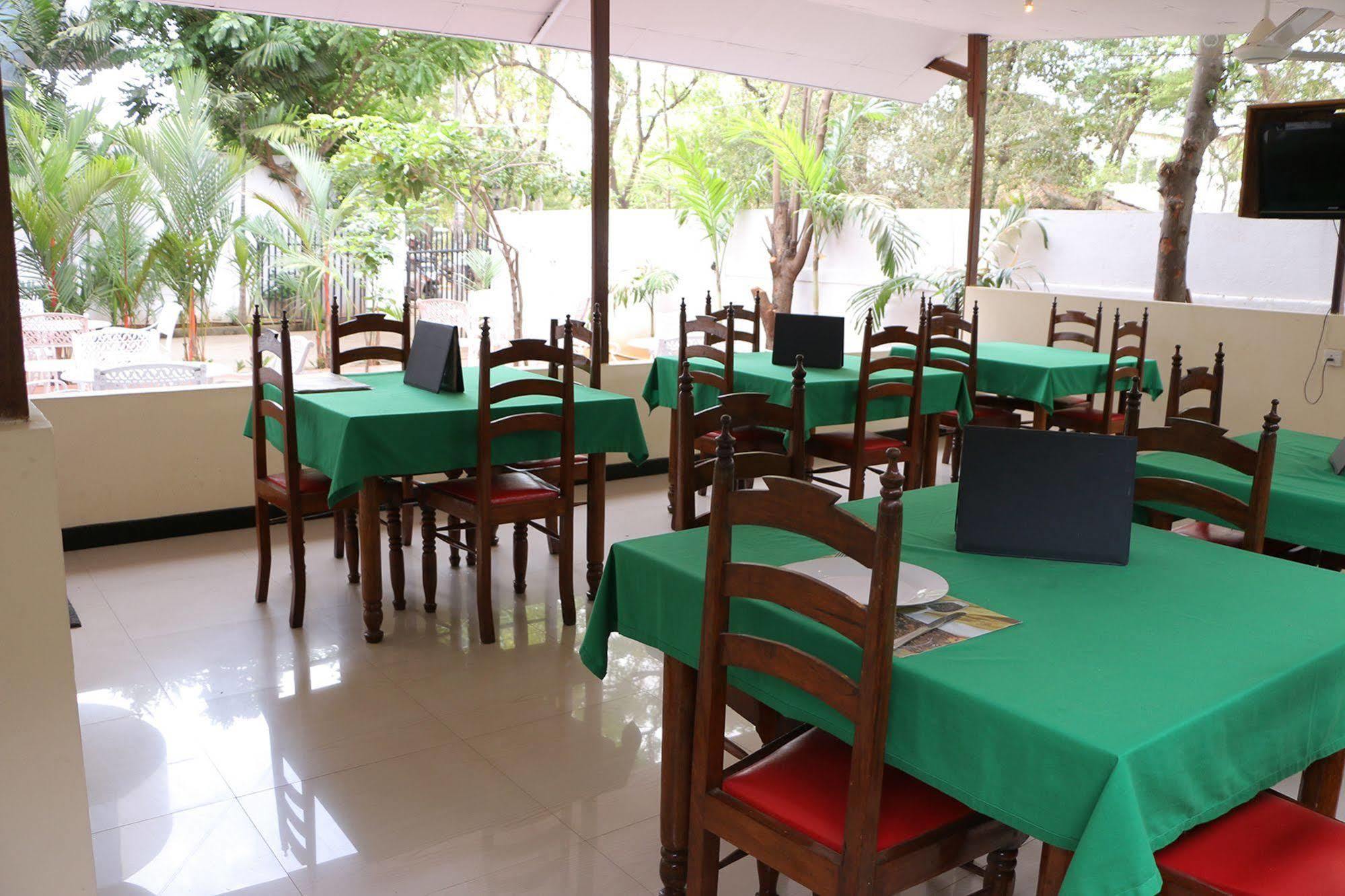 Hotel French Garden Tourist Rest Anuradhápura Exteriér fotografie